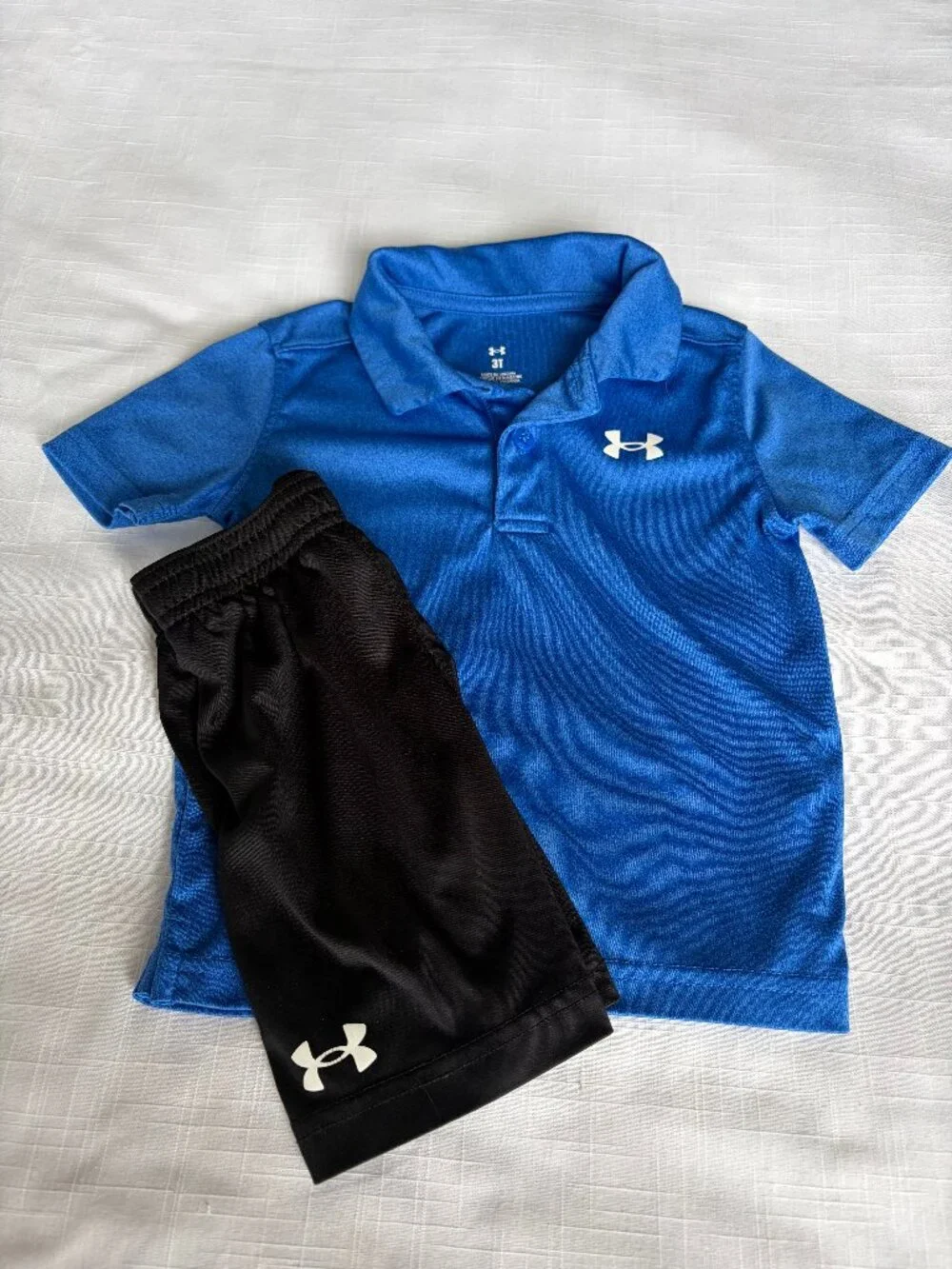 UA Under Armour Toddler Boys 3 Button Shirt and Black Shorts Size 3T
